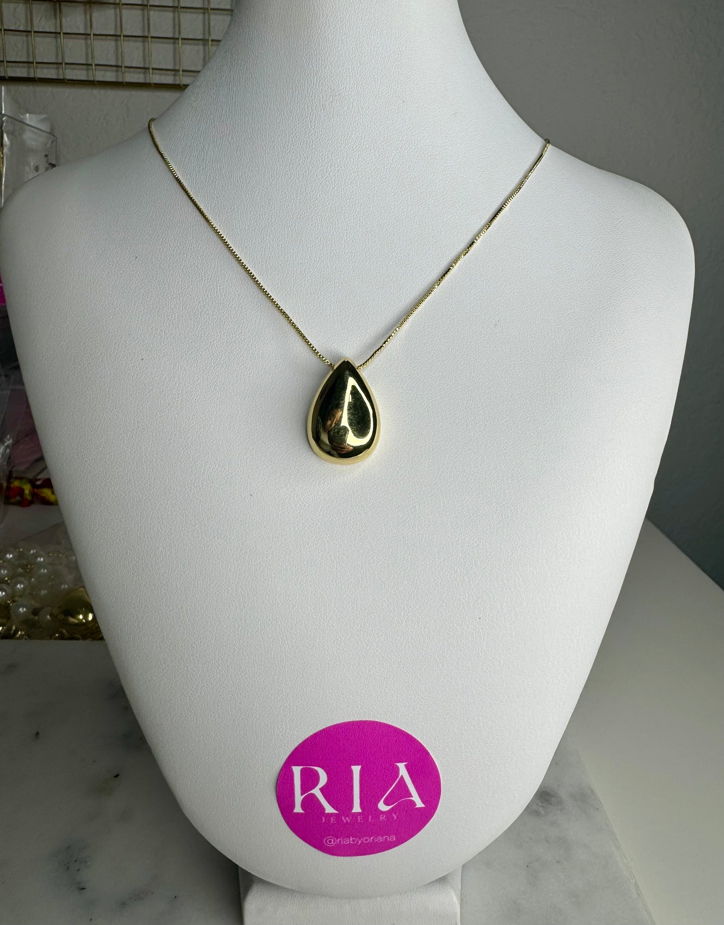 Gold Chunky Pendant Necklace